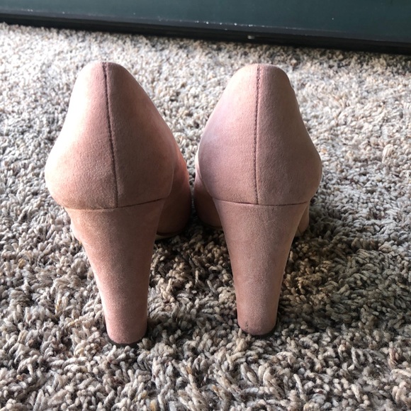 JESSICA SIMPSONS pink suede heels - Picture 2 of 6